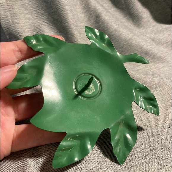 Green Metal Leaf Candle Holder - Picture 3 of 12